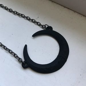 Rogue & Wolf eclipse necklace in black